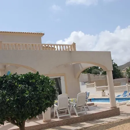 Casa Los Olivos, villa with a pool-2